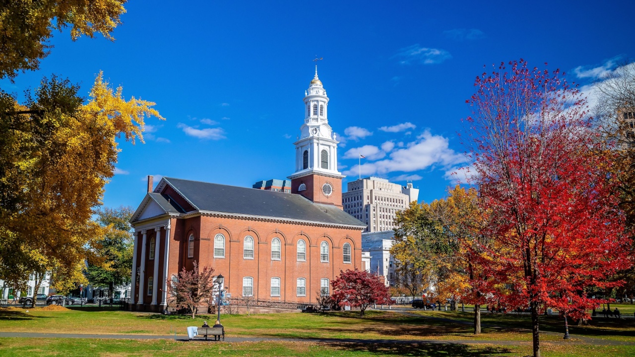 New Haven city downtown skyline cityscape of Connecticut, USA in autumnNew Haven city downtown skyline cityscape of Connecticut, USA in autumn