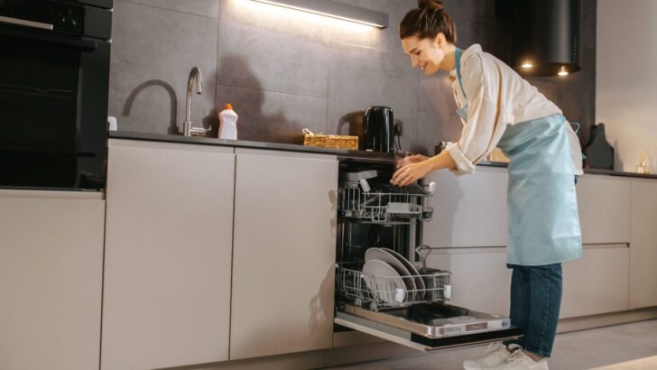 9 Habits of People Who Don’t Leave Dirty Dishes Overnight