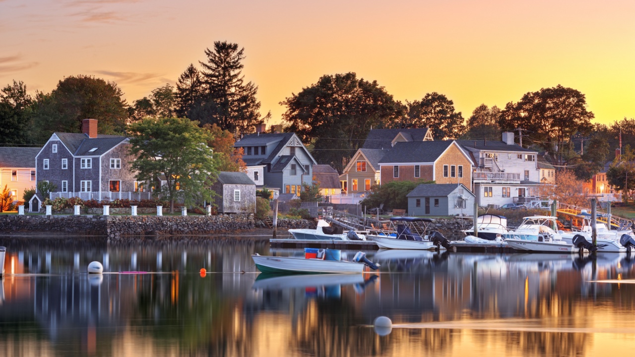 Portsmouth, New Hampshire, USA townscape at dusk.