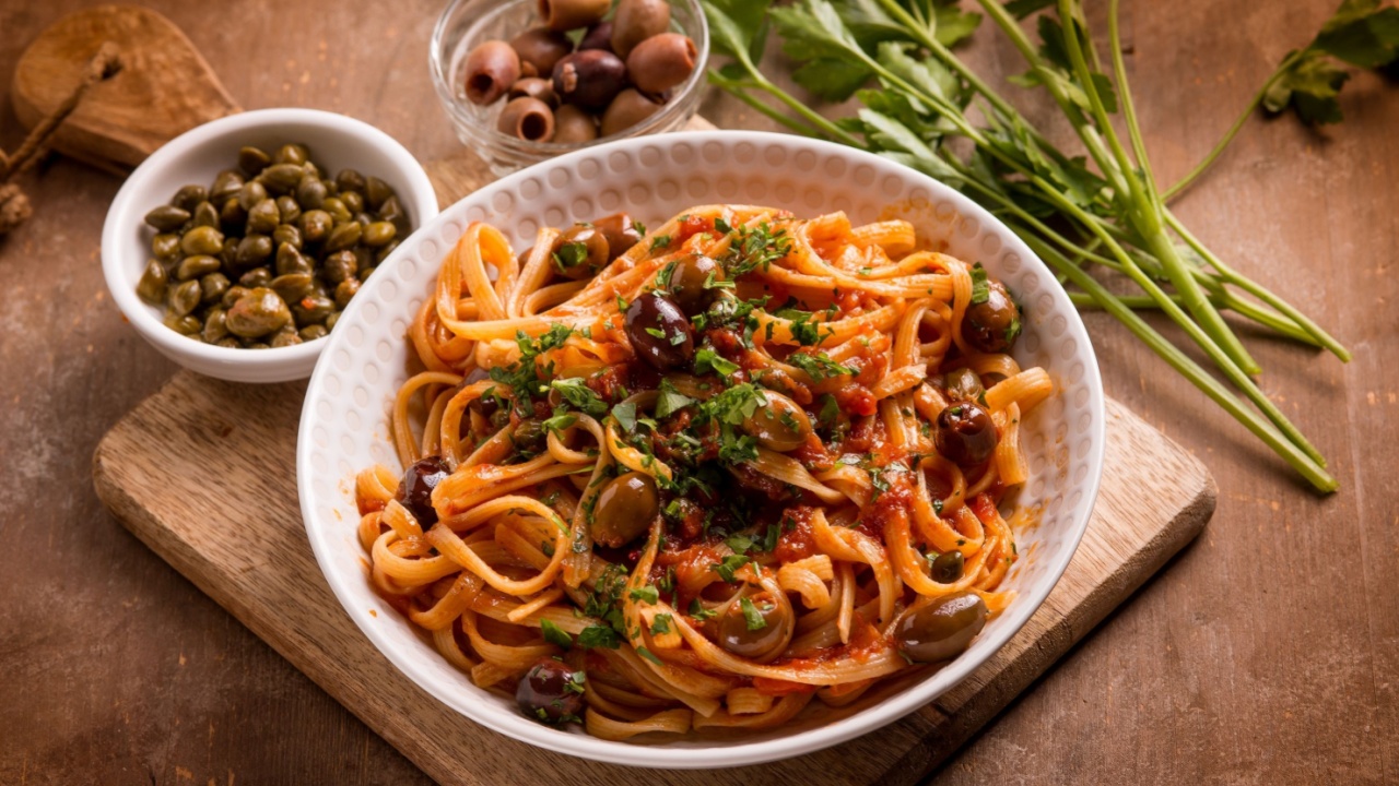 puttanesca spaghetti traditional italian recipe