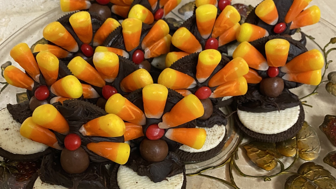 Turkey Cookies Oreo Cookies Candy Corn Thanksgiving Treats