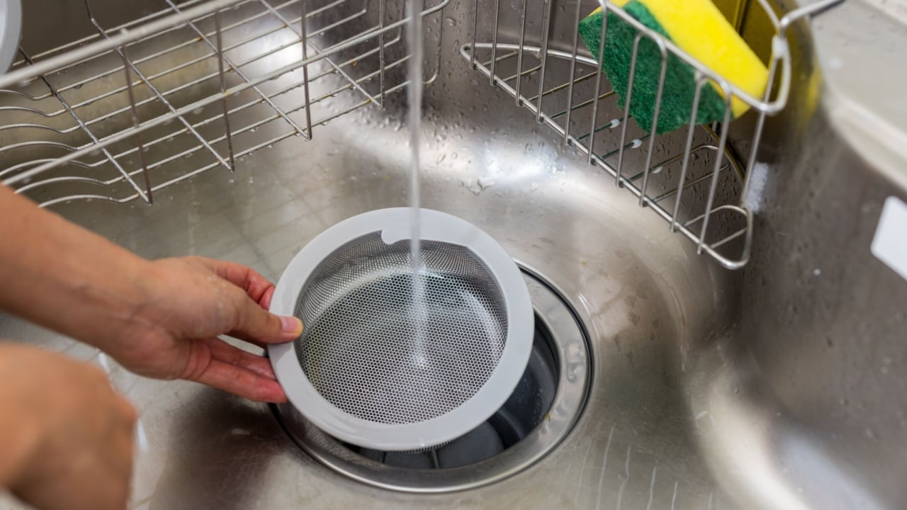Clean of drain of the kitchen sink