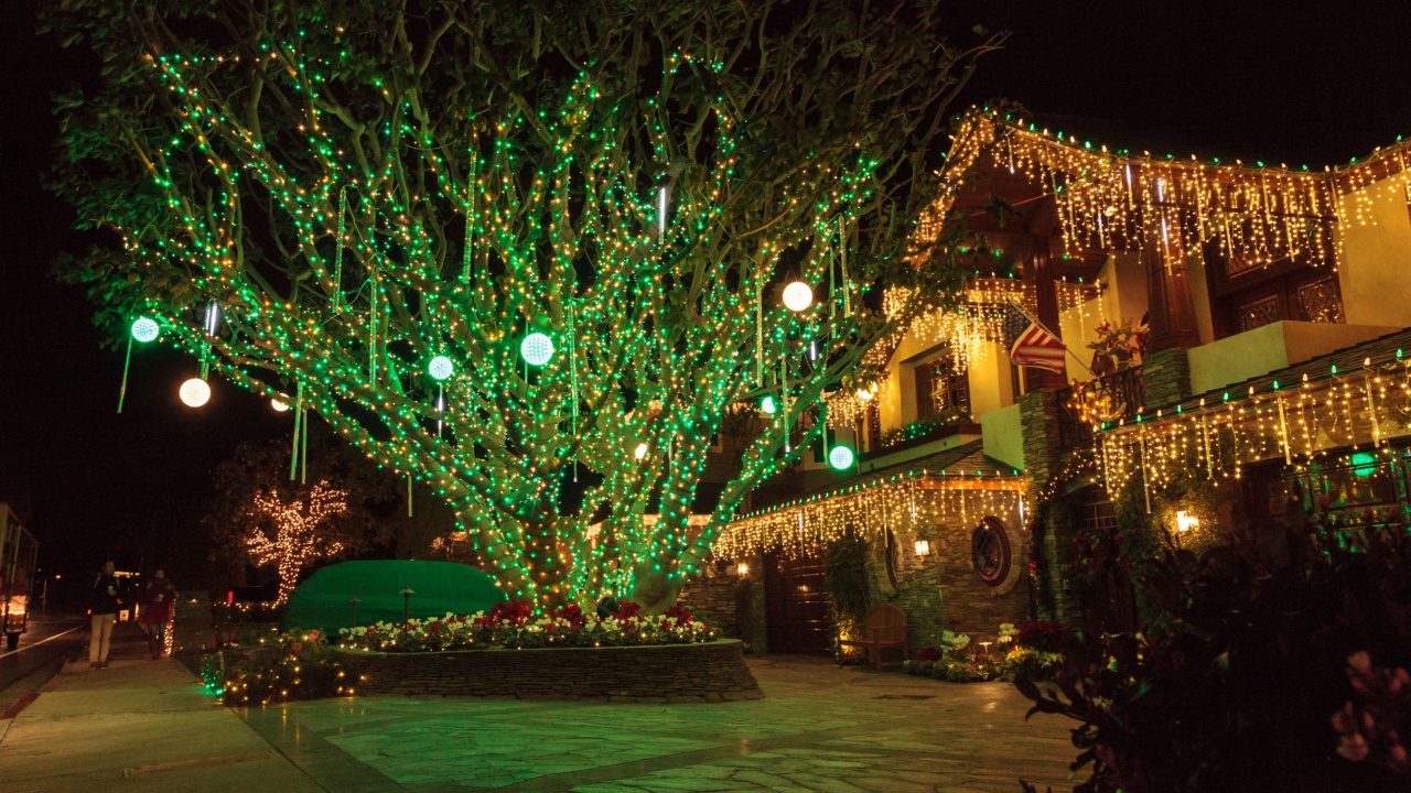 December 16, 2016 Newport Beach, CA, USA: Colorful holiday lights on a home along the harbor at Balboa Island. Editorial use only.