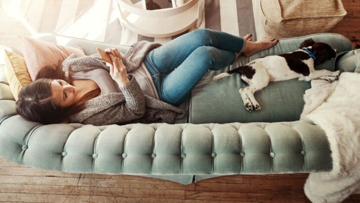 Most US Adults Prefer No Weekend Plans, Fueling &lsquo;JOMO&rsquo; Movement