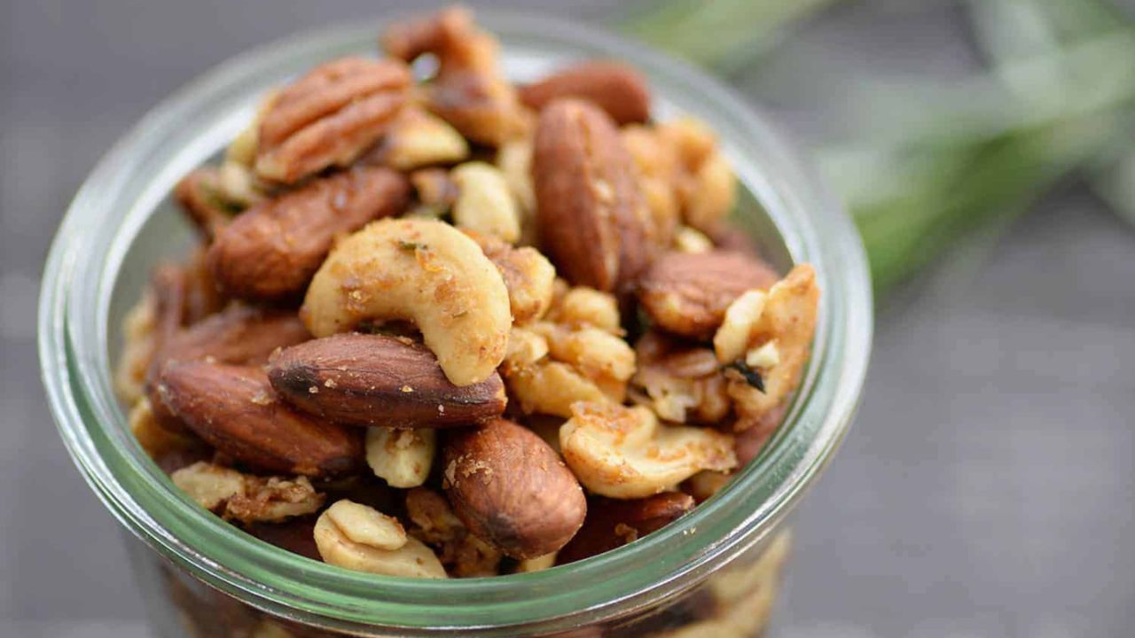 sweet and spicy nut mix