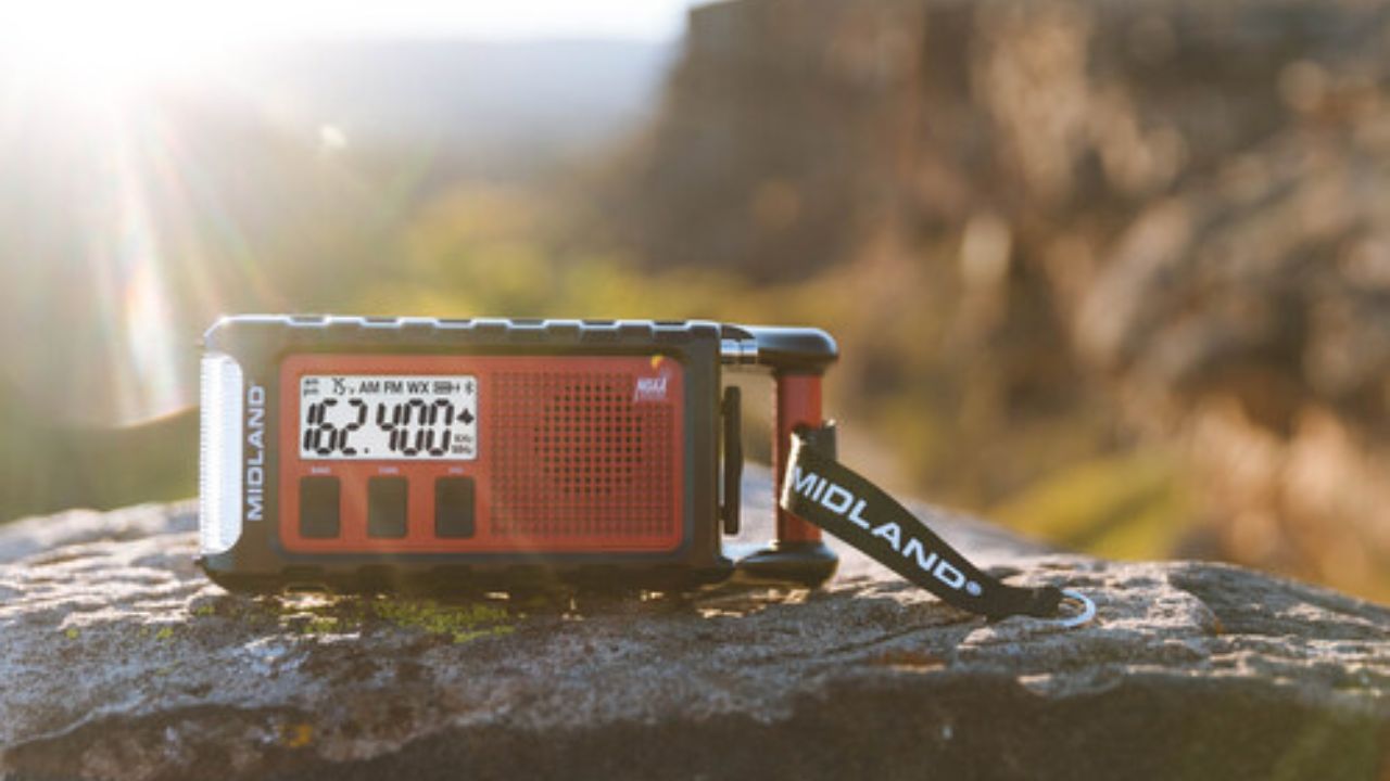 midland emergency crank radio