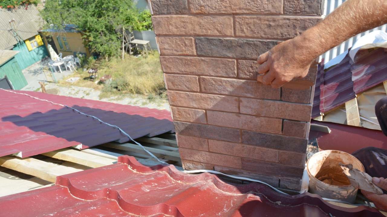 Roof and chimney construction. Waterproofing and insulation membrane in roffing chimney problem area. 