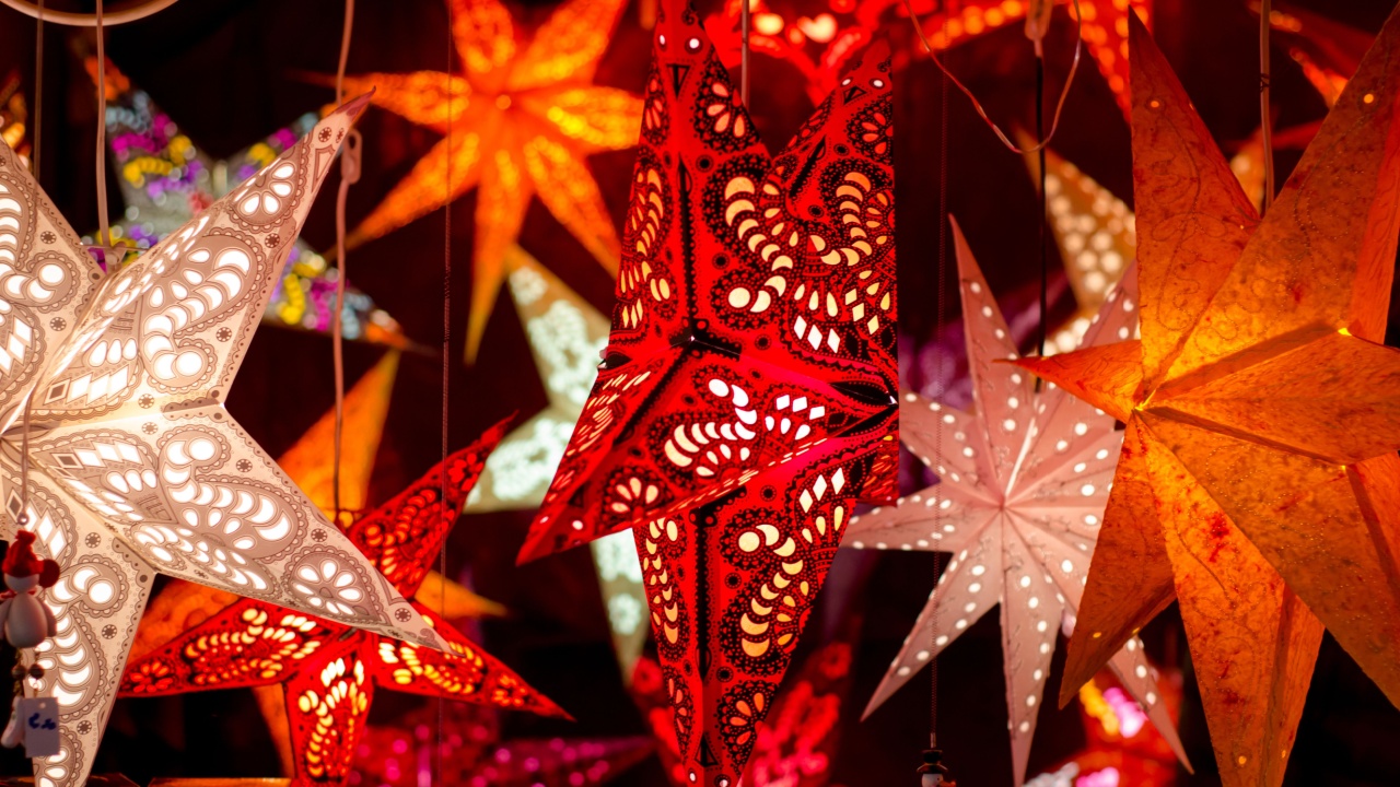 LED light christmas paper star decorations.