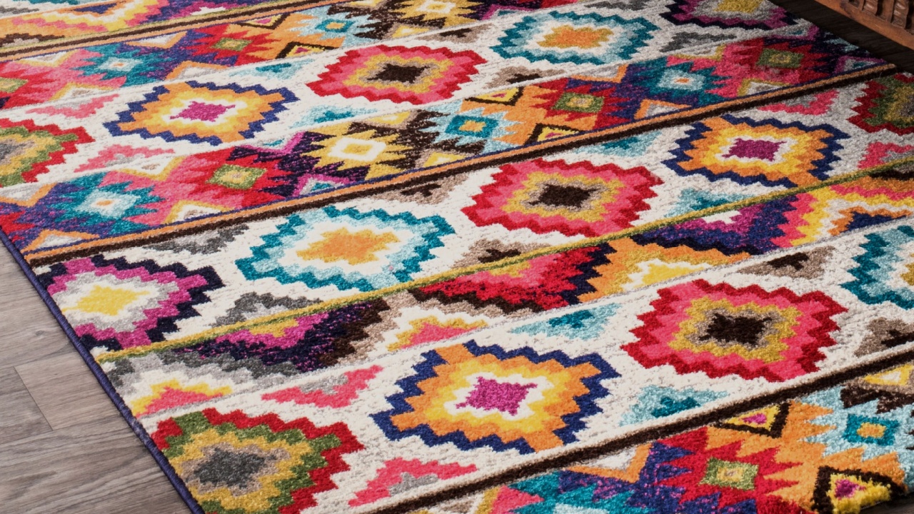 Geometric Machine Made Polyester Area Rug.