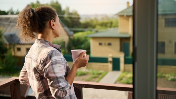 Don’t Be That Neighbor: 12 Outdoor Features They’ll Resent