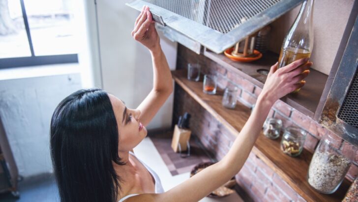 5 Tricks to Finally Degrease the Cabinets