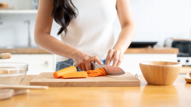 4 Signs That Cutting Board Needs to Go