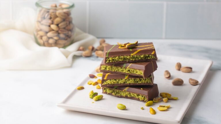 New trend chocolate; pistachio paste and shredded wheat; Dubai Chocolate