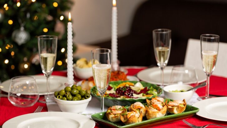 Chic New Year&rsquo;s Eve Table Decor Ideas to End 2025 Right