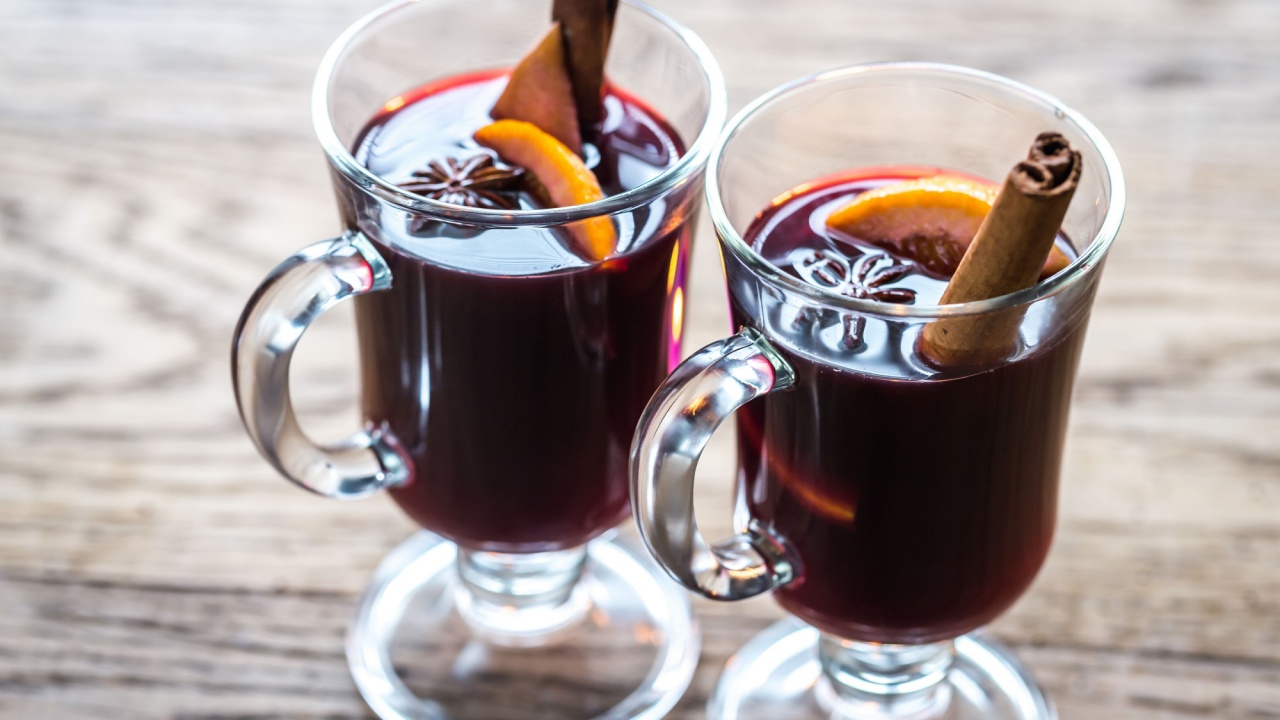 Glasses of mulled wine