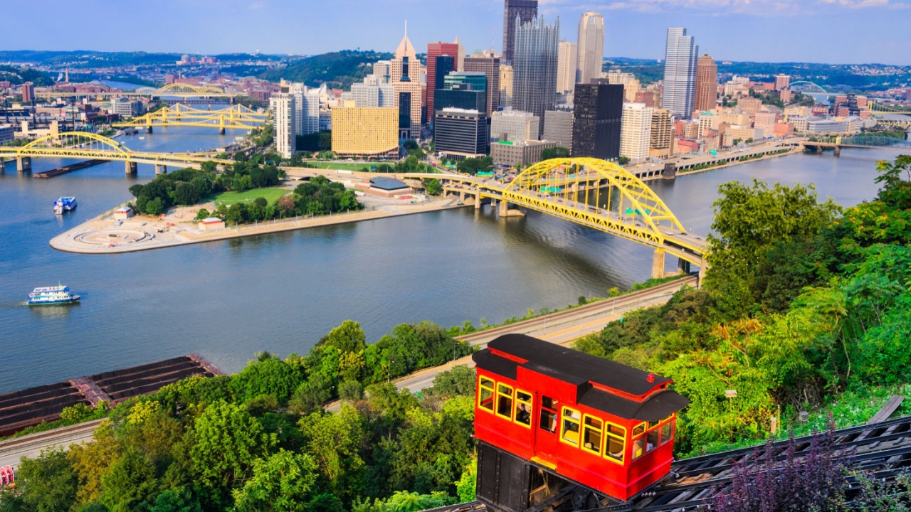 Pittsburgh, Pennsylvania, USA downtown skyline and incline.