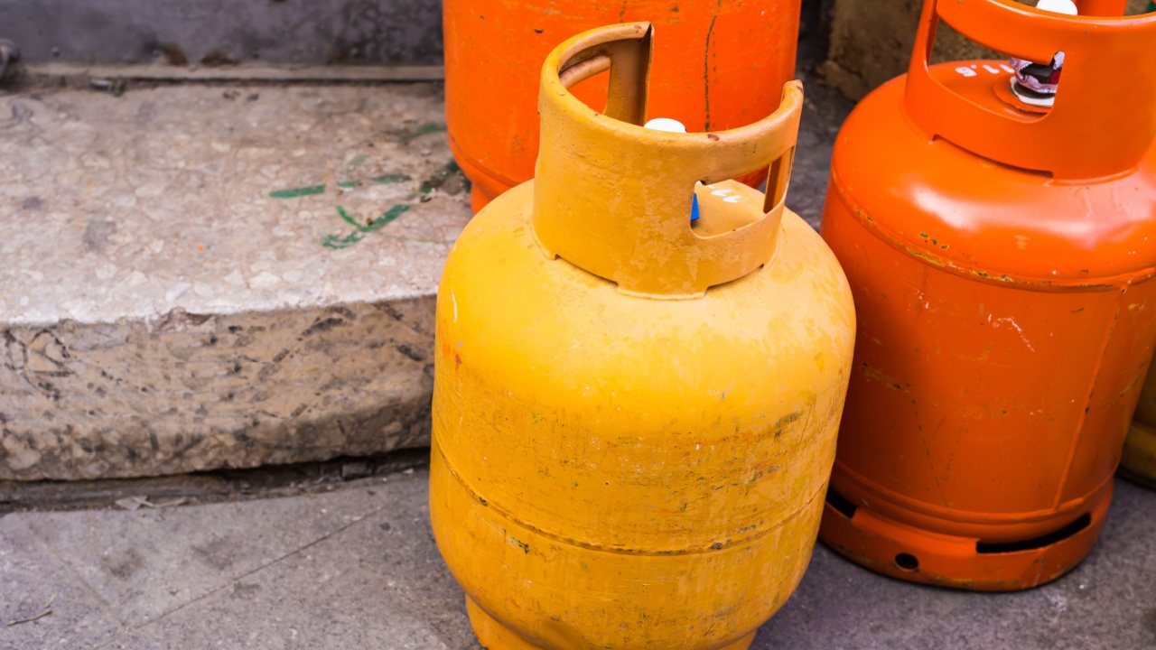 Gas containers. Cooking gas cylinders.