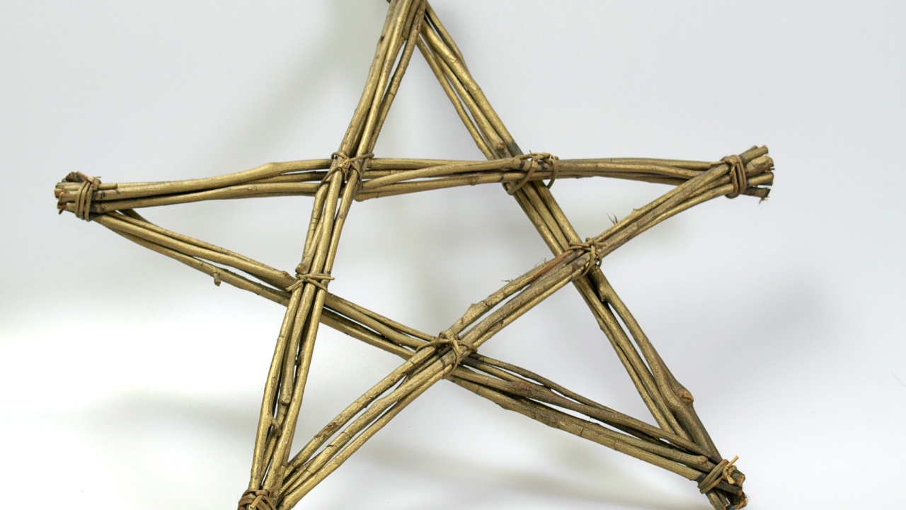 Star decoration made from twigs