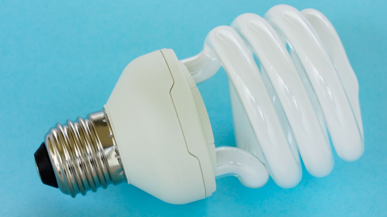 Energy efficient CFL compact fluorescent light bulb lamp