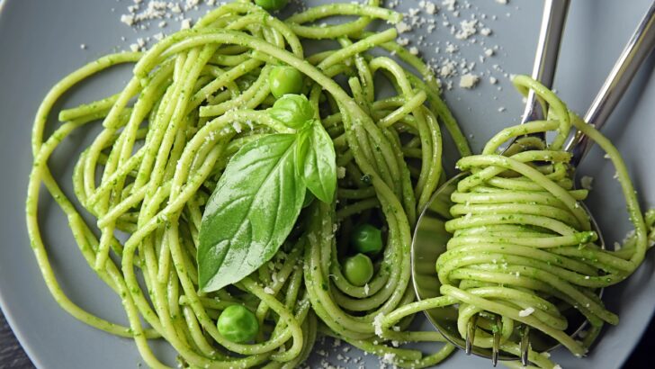 Grinch Spaghetti is Taking Over TikTok This Holiday Season