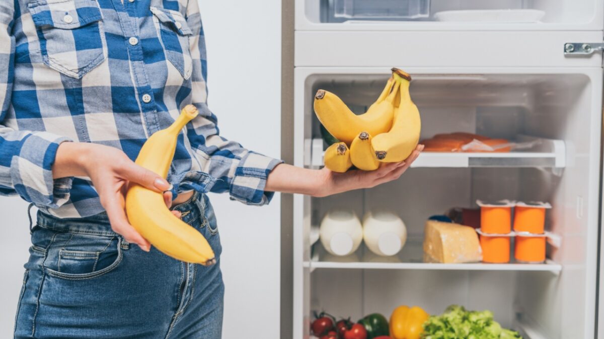 6 Smart Ways To Stop Bananas From Turning Brown So Fast