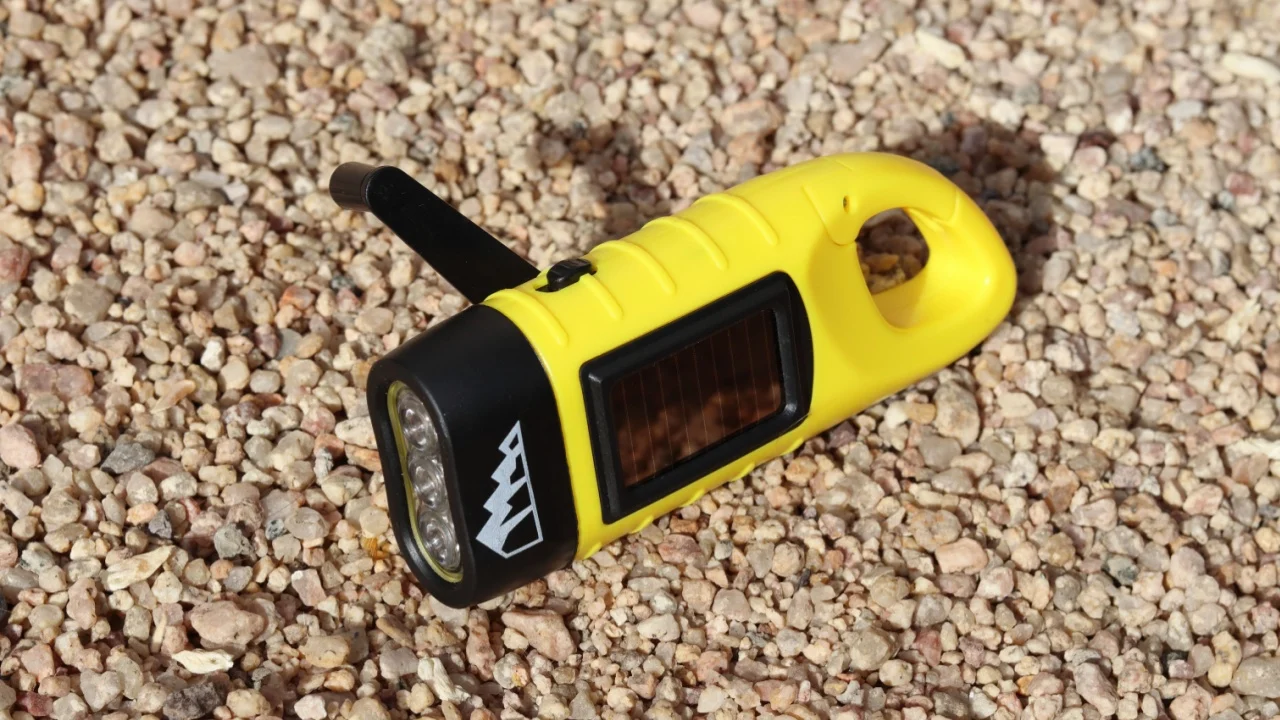 Hand-cranked solar torch, for travel and hiking