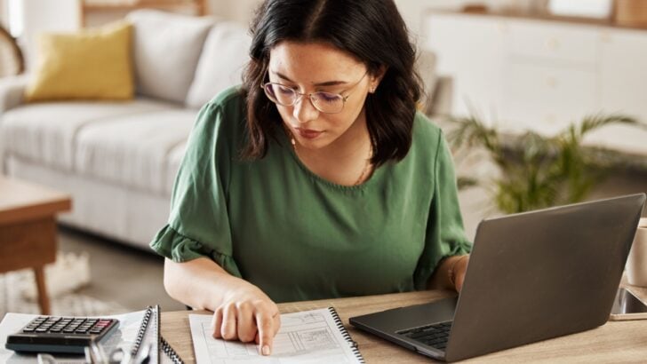 Budget Out of Control? Here&rsquo;s How to Make a Weekly Spending Plan and Stick to It