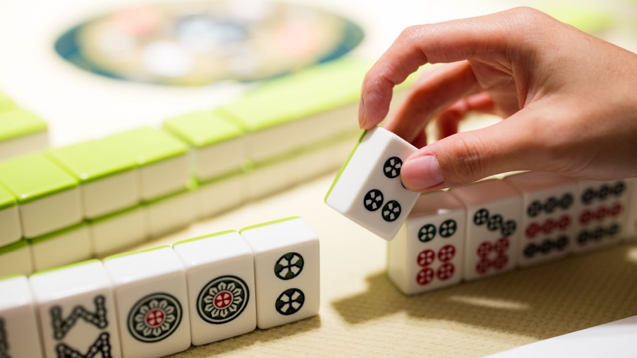 Playing Mahjong on the table