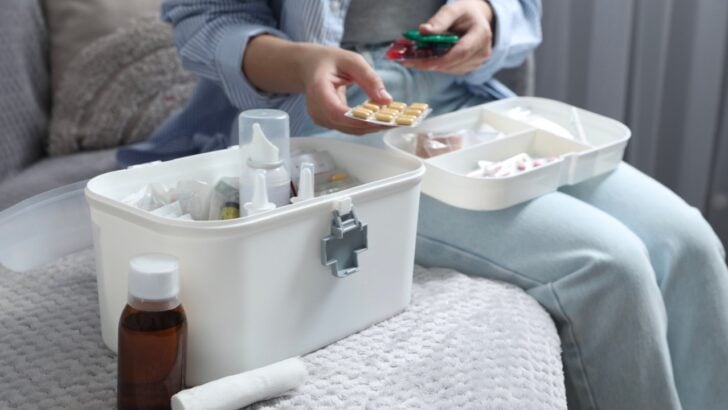 20 Items to Always Keep on Hand in the Event of an Emergency