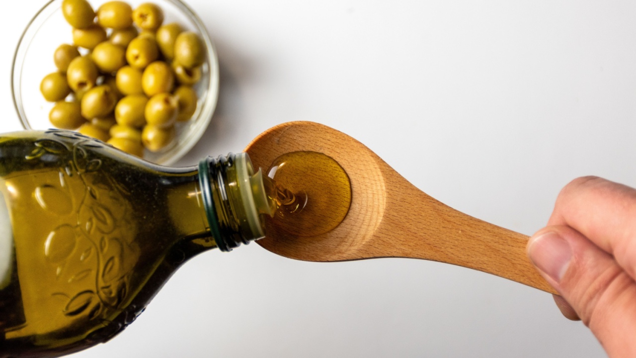 Olives with extra virgin olive oil