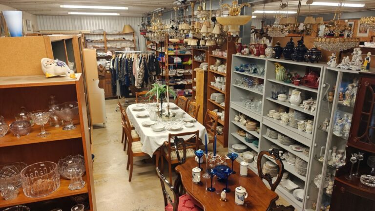 Sweden, Helsingborg – December 8, 2025: Vintage and everyday household items displayed in a thrift store, second-hand shop interior with retro objects and used goods for resale