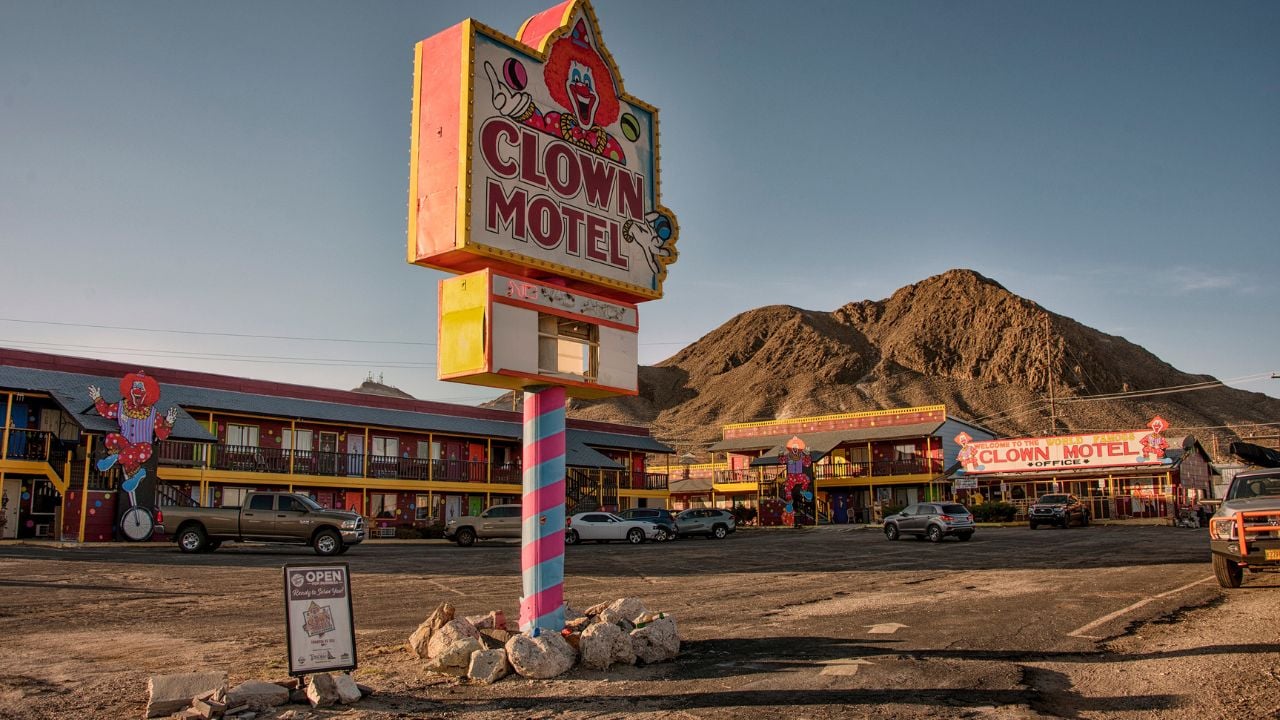 Clown Motel at dawn