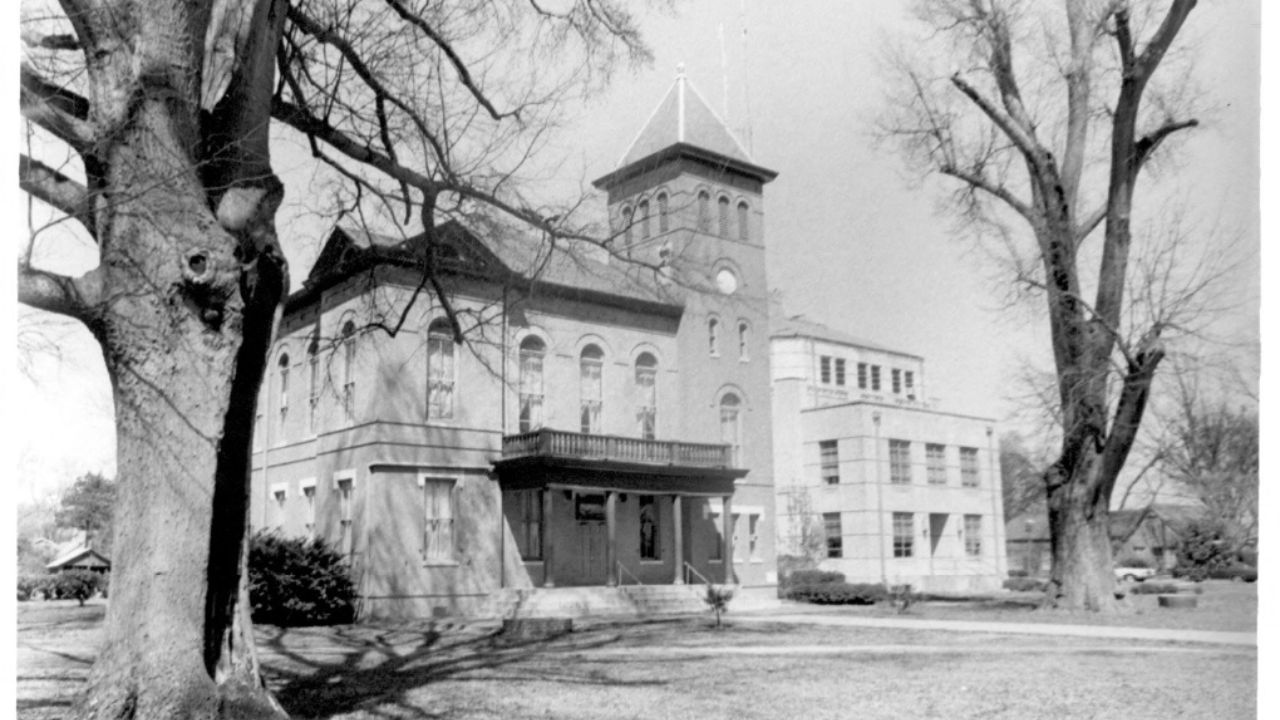 Exterior view of the Old East Carroll Parish Courthouse in Lake Providence, Louisiana. 