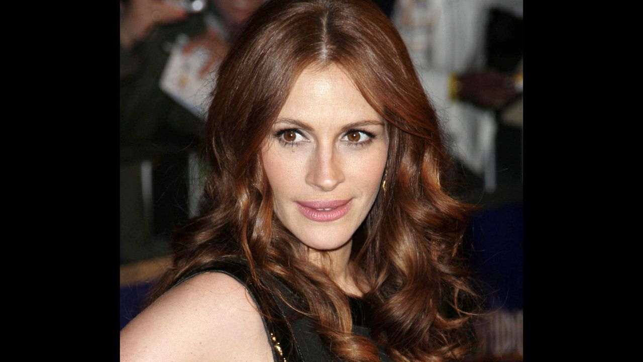 Julia Roberts at CHARLIE WILSON'S WAR Premiere, Universal City Walk Cinemas, Los Angeles, CA, December 10, 2007