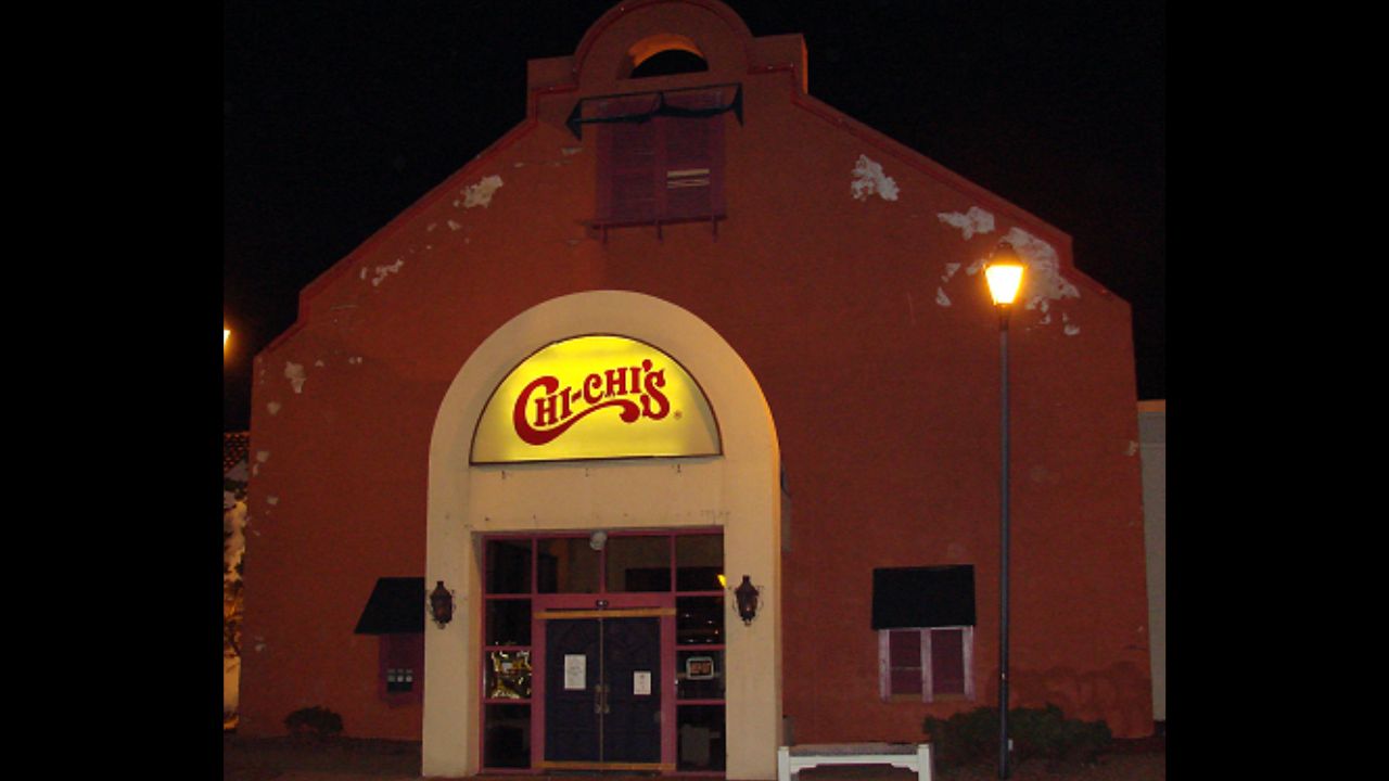 Photo of a shuttered Chi-Chi's Mexican Restaurant taken by Nostaljack on a digital camera.