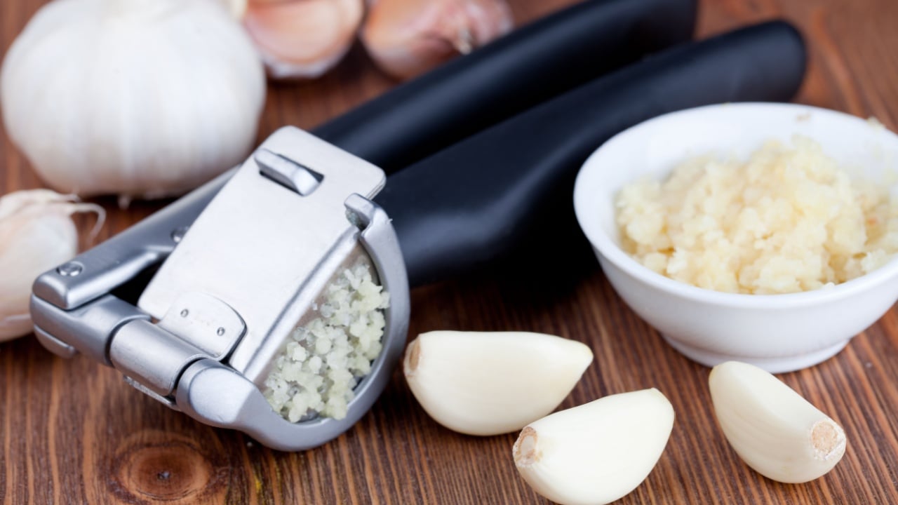 Garlic press and garlic
