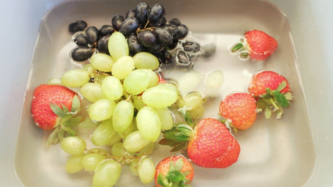 Defocused photo of fruit being rinsed in water
