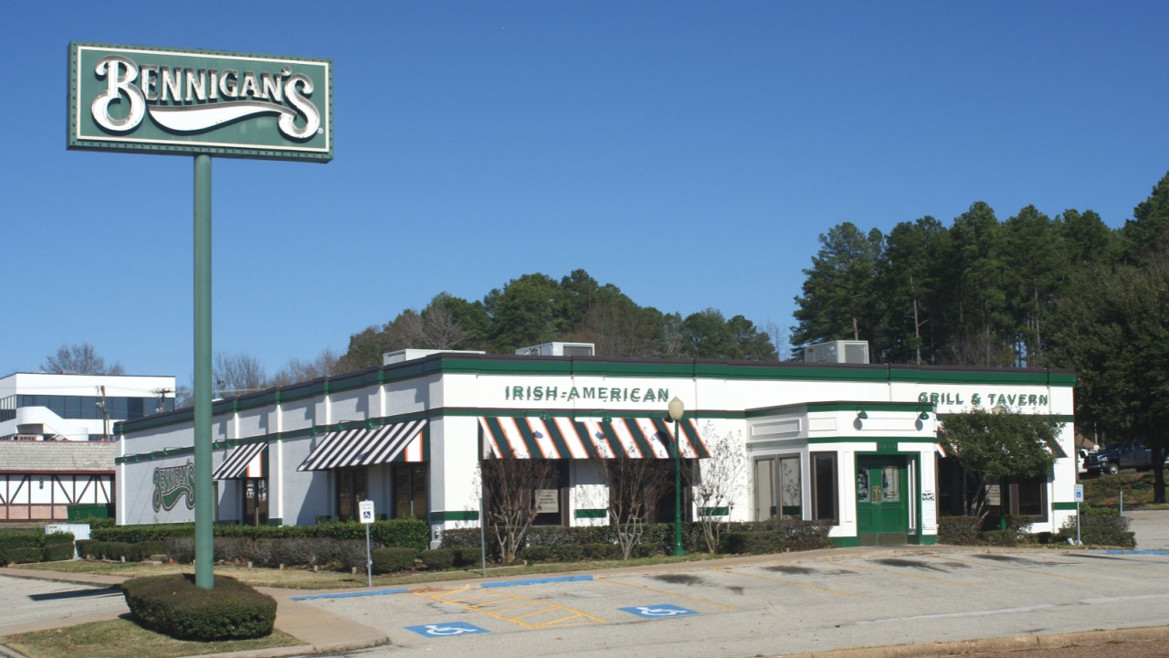 TYLER, TEXAS - DEC. 29: In July 2008, all company-owned Bennigan's restaurants were closed when the owner filed for Chapter 7 bankruptcy. Abandoned Bennigans in Tyler Texas December 29,2008