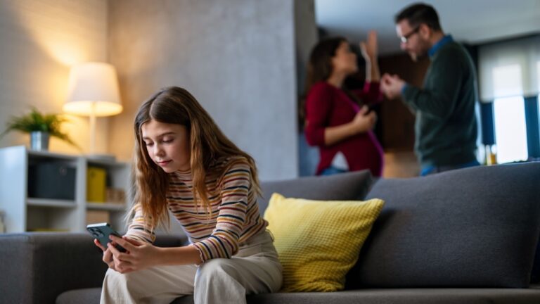 A neglected, frustrated teenager while her parents struggle with relationship problems and argue