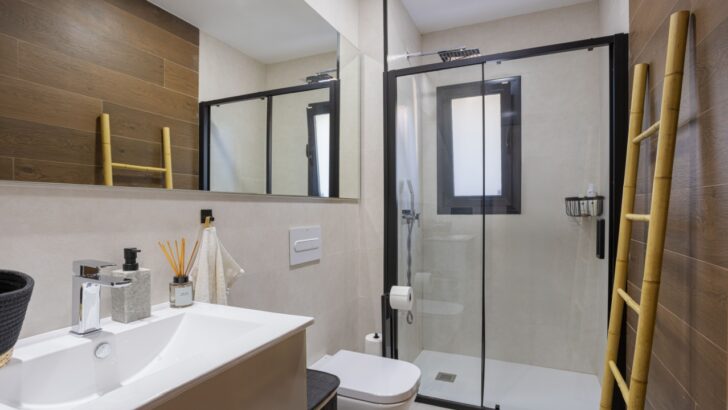 3 Genius Ways to Repurpose Vintage Items for Towel Storage