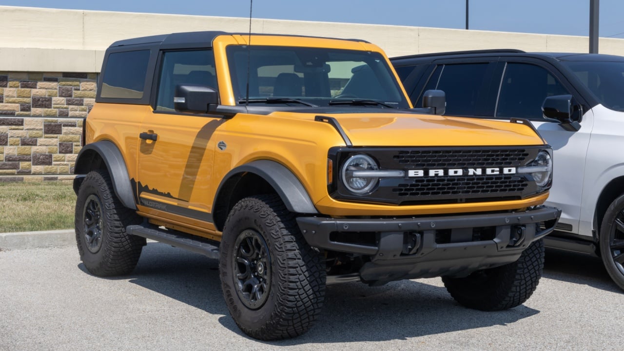 Indianapolis - July 8, 2025: Used Ford Bronco 4X4 SUV display. With pricing concerns, Ford is buying and selling preowned cars to meet demand. MY:2022