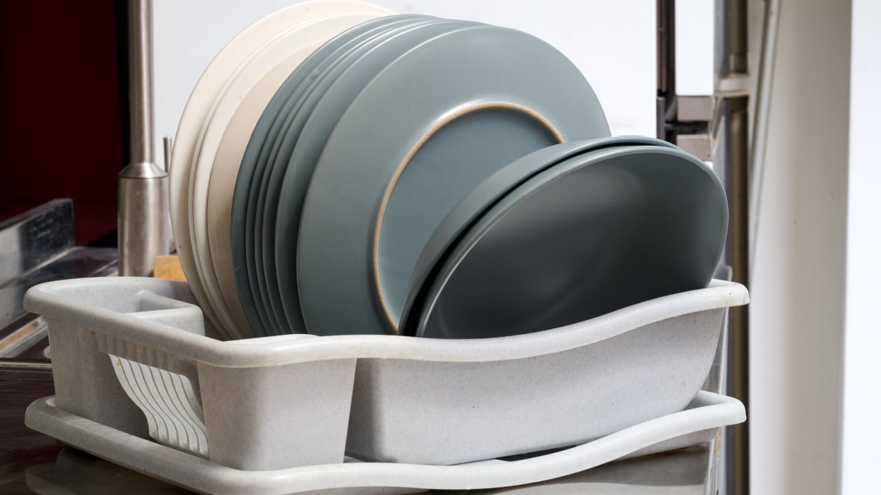 the dishes dry on the drying rack from front