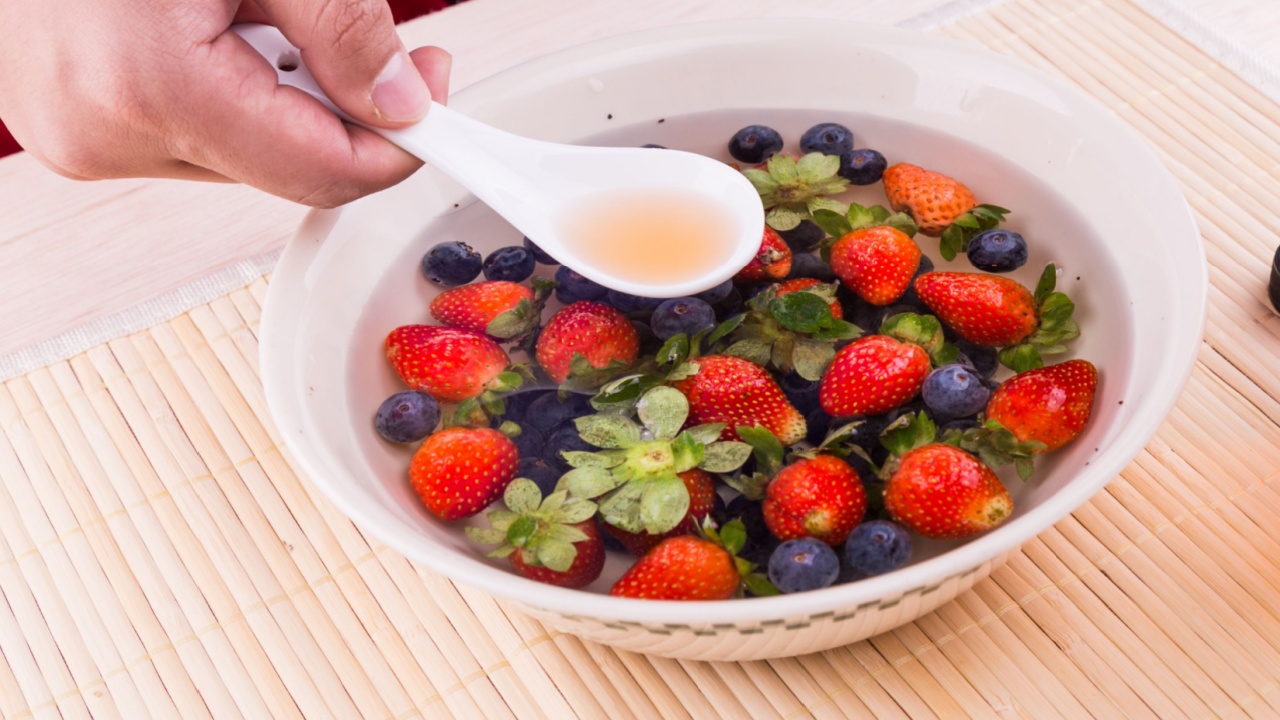 Apple cider vinegar neutralize pesticides found on fruits and vegetable from commercial agriculture
