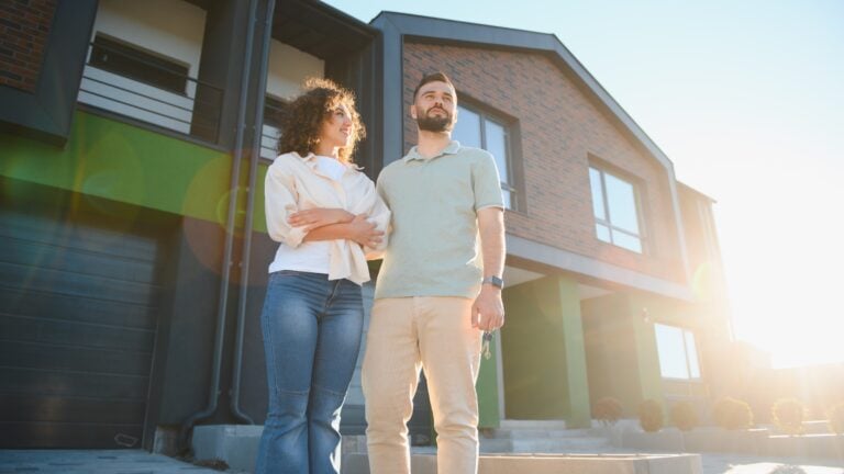 As Home Sales Stall Again, Homeowners Rethink Selling in a Tight Market