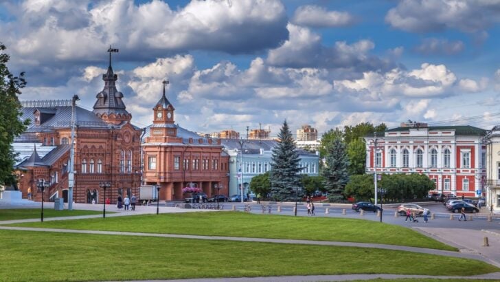 16 Most Dangerous Places in the World (And Safer Alternatives to Visit)