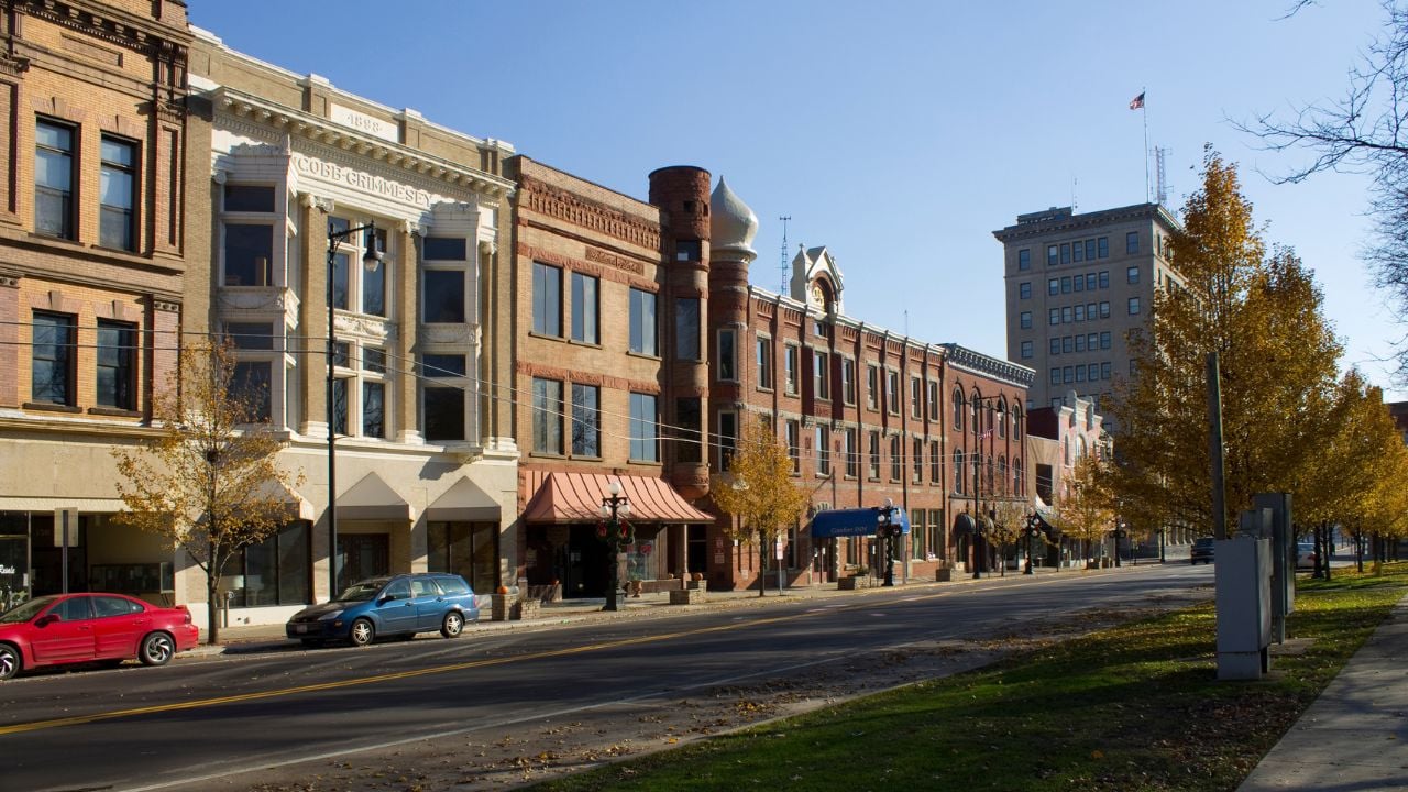 Courthouse Square, Downtown Warren, Ohio, United States. 