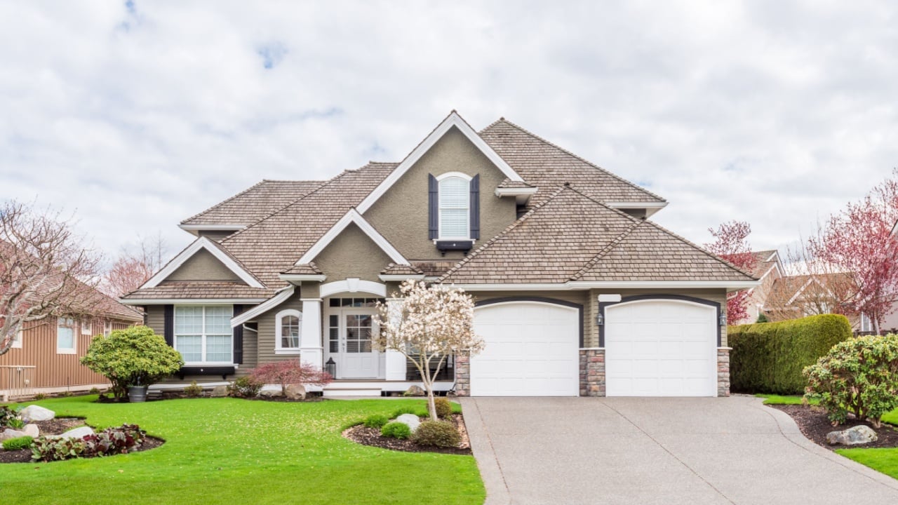 Houses in suburb at Summer in the north America. Luxury houses with nice landscape.