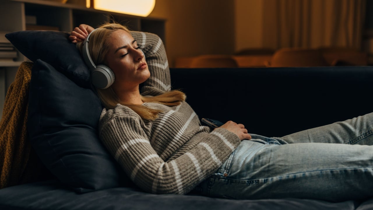 A blonde woman fell asleep with headphones on