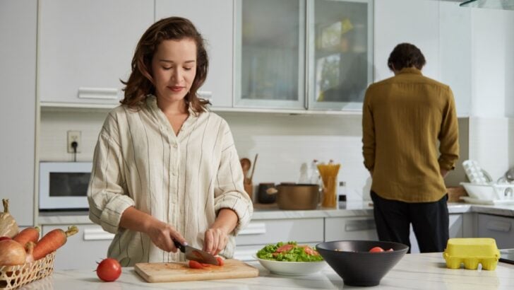 11 Foods to Never Chop on a Wooden Board