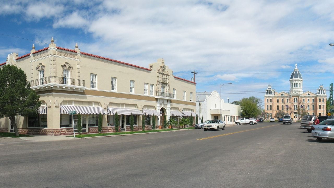 Hotel Paisano and City Hall of w:Marfa, Texas.